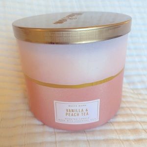 ✨B&BW Vanilla & Peach Tea 3-wick candle✨